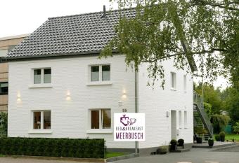 Bed & Breakfast Meerbusch has Balcony rooms