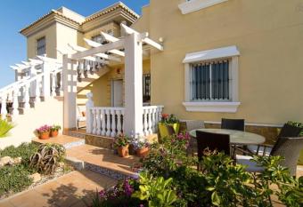 Casa Nuez Moscada allows 18 year olds to book a room