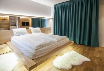 Garden House has Balcony rooms