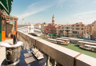 Rialto Terrace on the Grand Canal has Balcony rooms