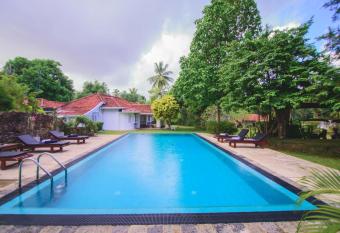 Thalpe Walawwa Heritage Villa has Balcony rooms