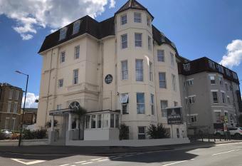 Capital One Hotel allows 18 year olds to book a room