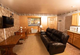 Blue Spruce Motel has Balcony rooms