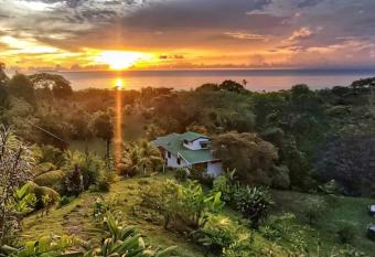 Sunset House Drake Bay has Balcony rooms