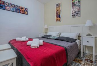 Valletta Ajkla Mansion has rooms with a private hot tub