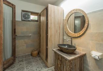 Ubud Luwih Nature Retreat has rooms with a private hot tub