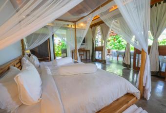 De Ubud Villas & Spa has rooms with a private hot tub