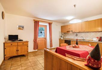 Ciasa Lino Sas da le Undesc has Balcony rooms