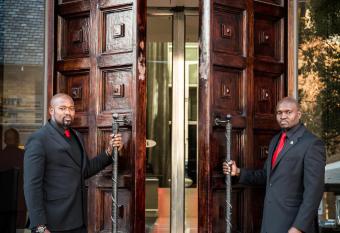 African Pride Melrose Arch, Autograph Collection has rooms with a private hot tub