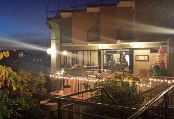 Locanda Ristorante Bar Il Faro has Balcony rooms