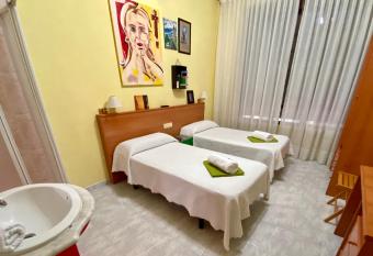 Hostal Alvarez allows 18 year olds to book a room