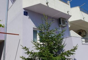 Apartments Sea Star Ivana has Balcony rooms