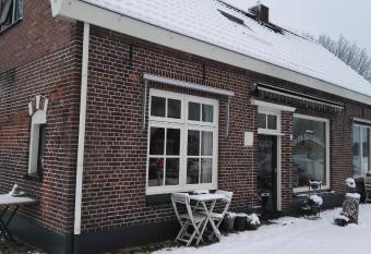 B&B In De Backerije 2 allows 18 year olds to book a room