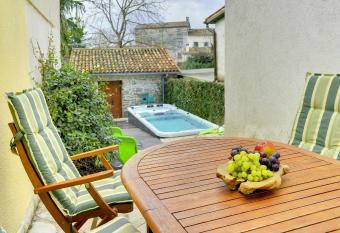 Holiday Home Ru  a has Balcony rooms