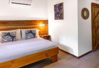 Makanas Beach Bungalows has Balcony rooms