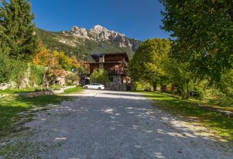 Chambres d h  tes les Mur  s du Mercantour allows 18 year olds to book a room