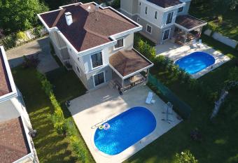 Guzel Evler Family Resort has Balcony rooms