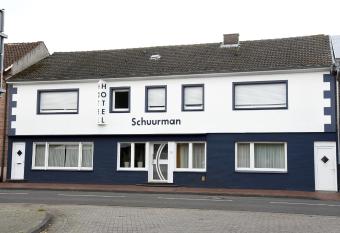 Hotel Schuurman allows 18 year olds to book a room