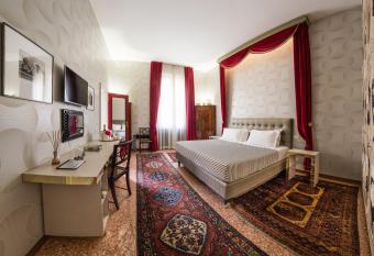 Casa Bertagni has rooms with a private hot tub