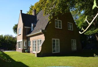 Le Coin Vert allows 18 year olds to book a room