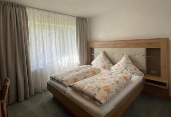 Steinh  gerquelle allows 18 year olds to book a room