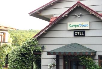 Kerpe Diem Otel allows 18 year olds to book a room