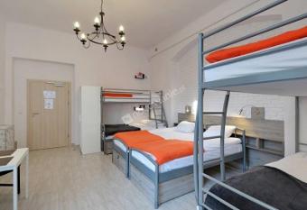 Hostel Lwowska 11 allows 18 year olds to book a room