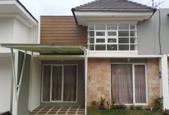 Villa Asri has Balcony rooms