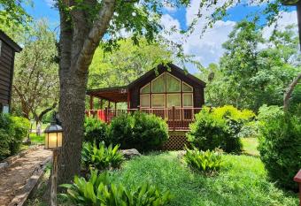 Fig Cabin has rooms with a private hot tub
