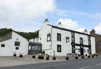 George Washington Inn allows 18 year olds to book a room