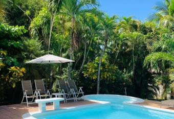 Hotel Villa Del Sol allows 18 year olds to book a room