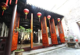                                            has Smoking/Balcony rooms