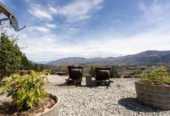 Creagh Cottage has Balcony rooms
