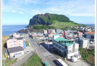 Preun Jeju Pension has Balcony rooms