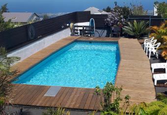 Les GREVILLEAS has Balcony rooms