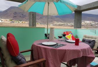 THE HAPPINESS PENTHOUSE Dream Holiday at 100m Beach allows 18 year olds to book a room