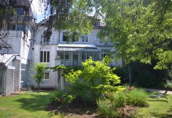 Hotel Am R  merwall allows 18 year olds to book a room