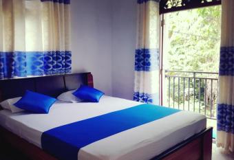 DiNi Galle has Balcony rooms