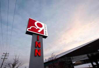 Cloud 9 Inn has Balcony rooms