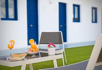 Corralejo Lodge allows 18 year olds to book a room