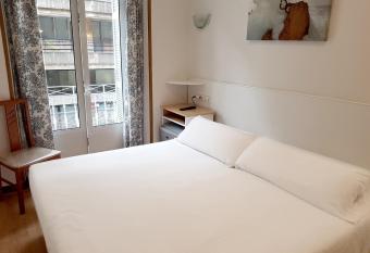 Pensi  n R  gil allows 18 year olds to book a room