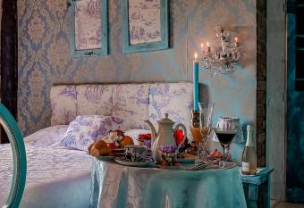 La Petite France allows 18 year olds to book a room