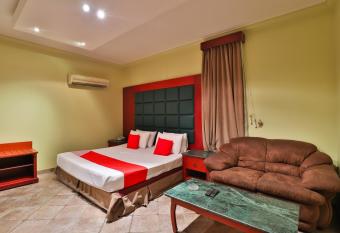                                                      -                    has rooms with a private hot tub