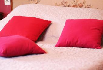 Les Renaudines has Balcony rooms