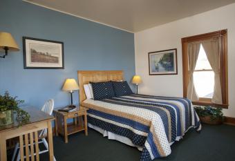 The Swan Hotel has Balcony rooms