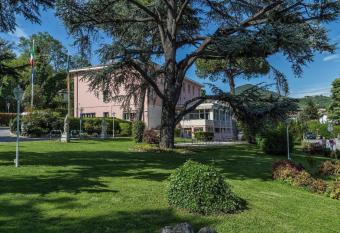 Hotel Beatrice allows 18 year olds to book a room