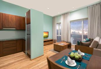 Ocean Edge Suites & Hotel Colombo has Balcony rooms