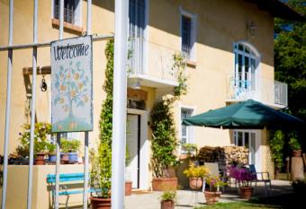 La Caramellina has Smoking rooms