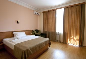 Albert House Hotel and Tours has Balcony rooms