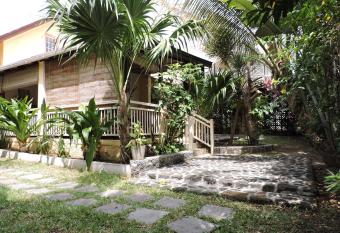 Villa Soleil D     t   allows 18 year olds to book a room